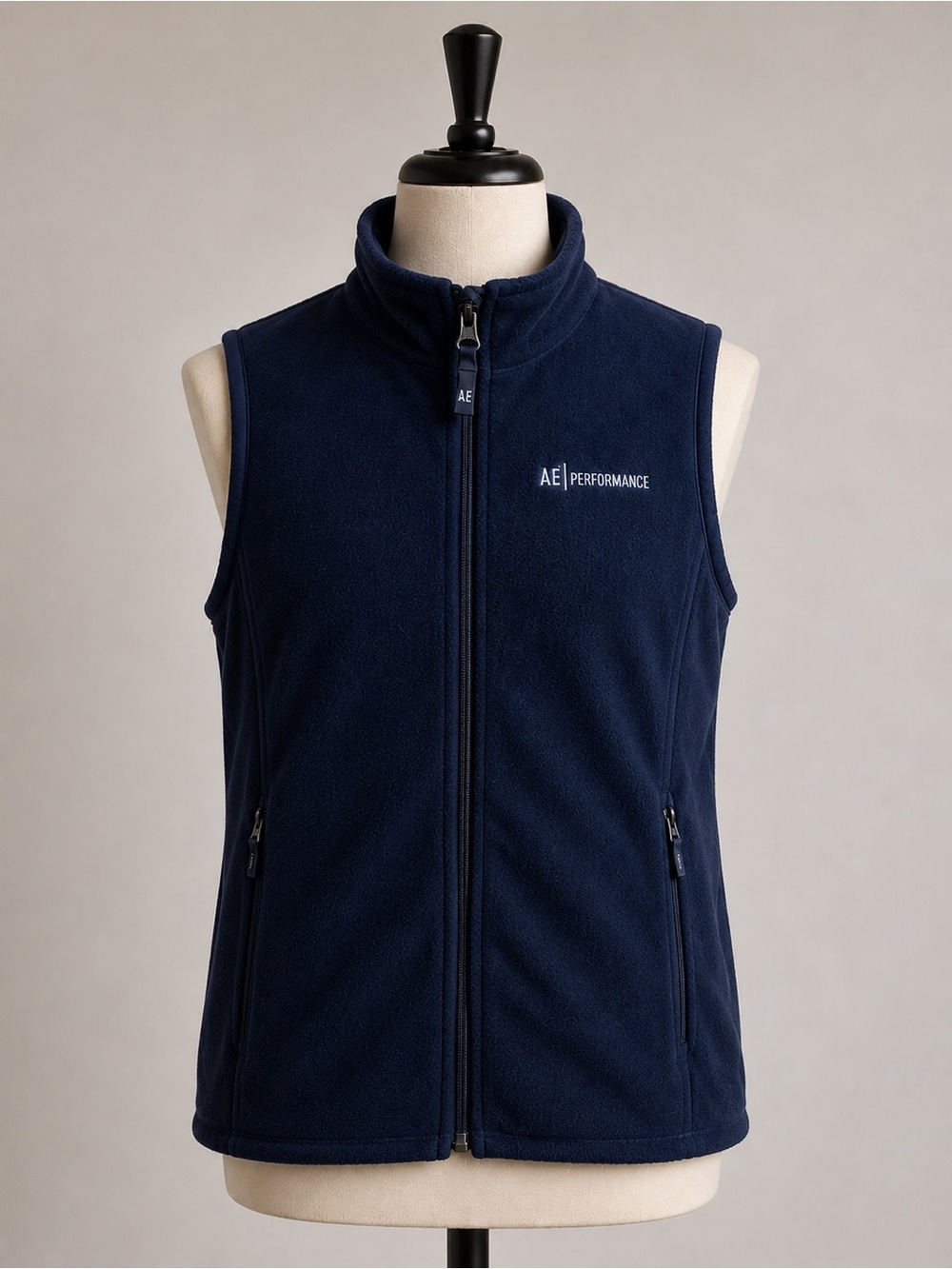 American eagle performance woman’s size medium navy blue vest with pockets